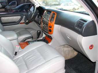 2003 Toyota Land Cruiser Pictures