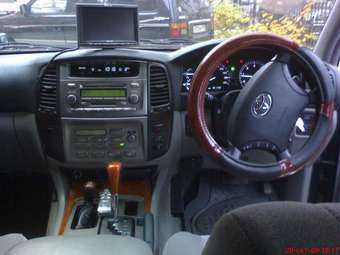 2003 Toyota Land Cruiser Images