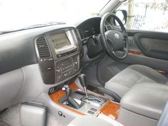 2003 Toyota Land Cruiser Photos
