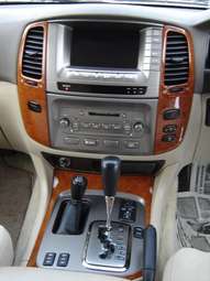 2003 Toyota Land Cruiser Pictures