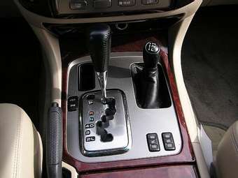 2003 Toyota Land Cruiser Photos
