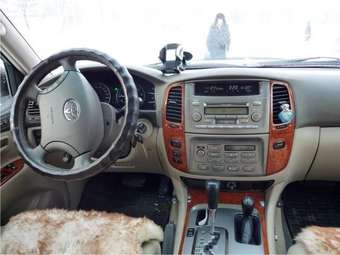 2003 Toyota Land Cruiser Photos