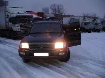 2003 Toyota Land Cruiser Pics