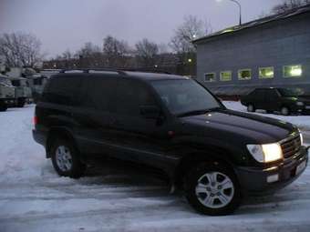 2003 Toyota Land Cruiser Photos