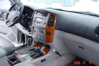 2003 Toyota Land Cruiser Pictures