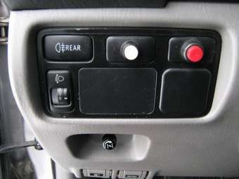 2003 Toyota Land Cruiser Pictures