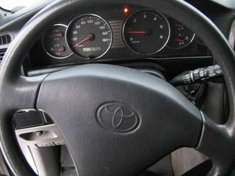 2003 Toyota Land Cruiser Pics