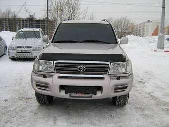 2003 Toyota Land Cruiser Photos