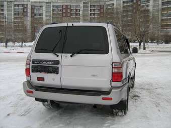 2003 Toyota Land Cruiser Pictures