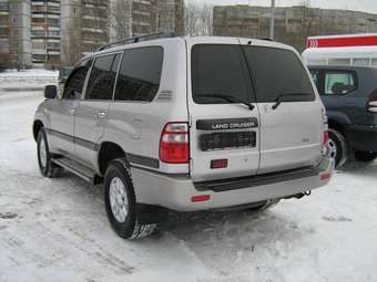 2003 Toyota Land Cruiser Photos