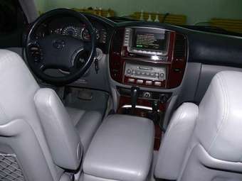 2003 Toyota Land Cruiser Photos