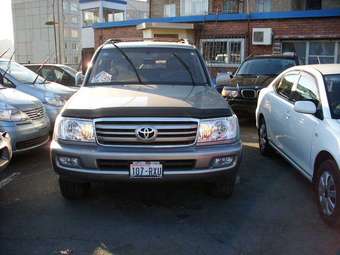 2003 Toyota Land Cruiser Photos