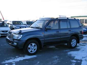 2003 Toyota Land Cruiser Photos