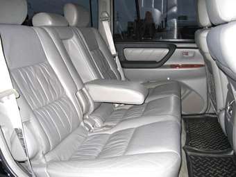 2003 Toyota Land Cruiser Pictures