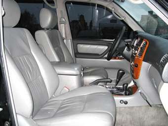 2003 Toyota Land Cruiser Photos