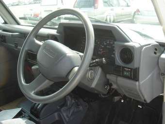 2003 Toyota Land Cruiser Pictures
