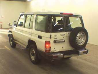 2003 Toyota Land Cruiser Photos