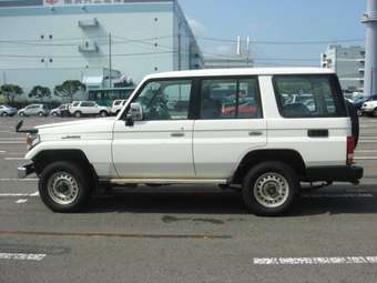 2003 Toyota Land Cruiser Images