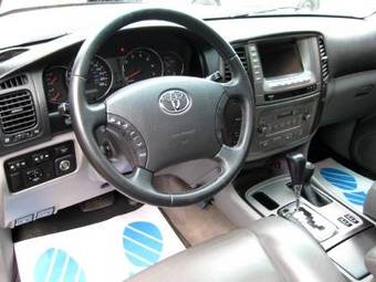 2003 Toyota Land Cruiser Photos