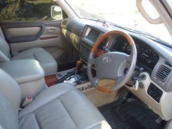 2003 Toyota Land Cruiser Pictures