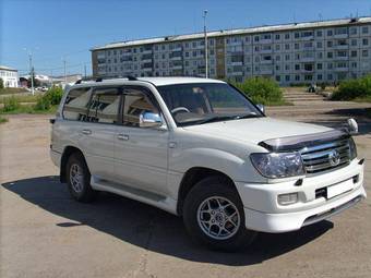 2003 Toyota Land Cruiser Pictures