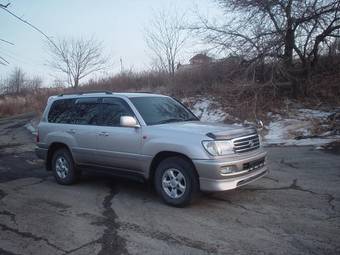 2003 Toyota Land Cruiser Photos