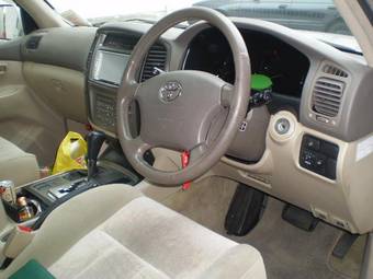 2003 Toyota Land Cruiser Photos