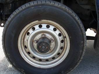 2003 Toyota Land Cruiser Photos