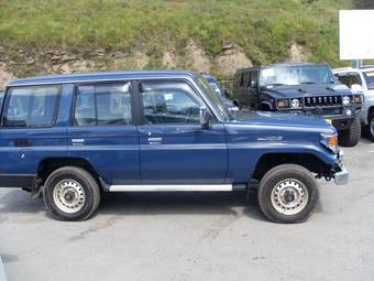 2003 Toyota Land Cruiser Photos