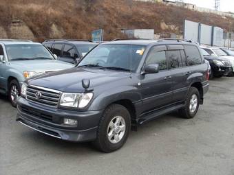 2003 Toyota Land Cruiser Photos