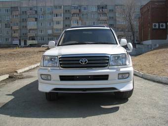 2003 Toyota Land Cruiser Photos