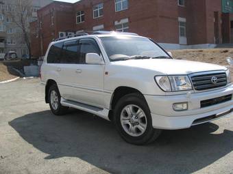 2003 Toyota Land Cruiser Photos