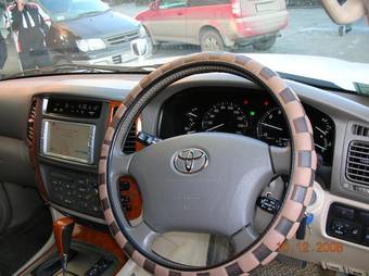 2003 Toyota Land Cruiser Pictures