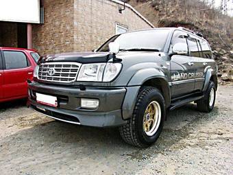 2003 Toyota Land Cruiser Photos