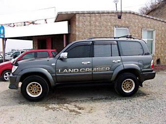 2003 Toyota Land Cruiser Pictures