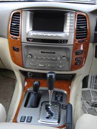2003 Toyota Land Cruiser Photos