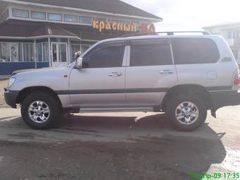 2003 Toyota Land Cruiser Photos