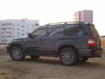 2003 Toyota Land Cruiser Images
