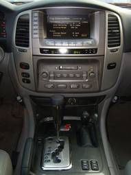 2003 Toyota Land Cruiser Pictures