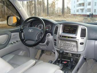 2003 Toyota Land Cruiser Photos