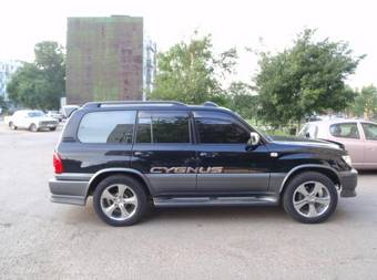 2003 Toyota Land Cruiser Photos