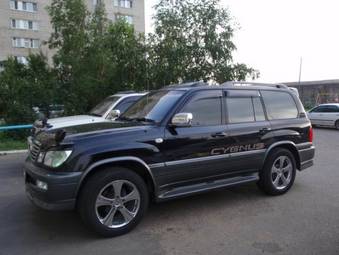 2003 Toyota Land Cruiser Photos
