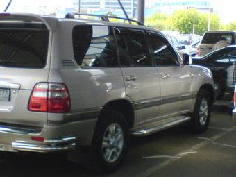 2003 Toyota Land Cruiser Pictures