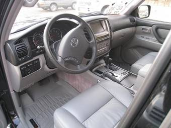2003 Toyota Land Cruiser Pictures