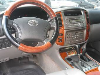 2003 Toyota Land Cruiser Photos