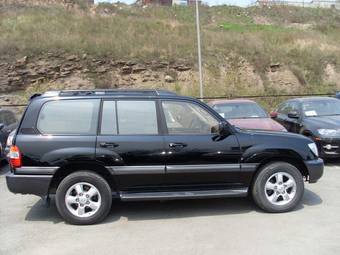 2003 Toyota Land Cruiser Photos