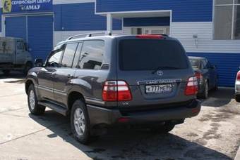 2003 Toyota Land Cruiser Photos