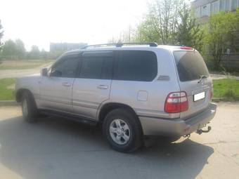 2003 Toyota Land Cruiser Photos