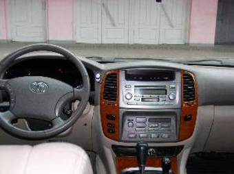 2003 Toyota Land Cruiser Pictures