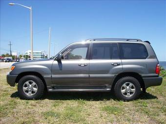 2003 Toyota Land Cruiser Pictures